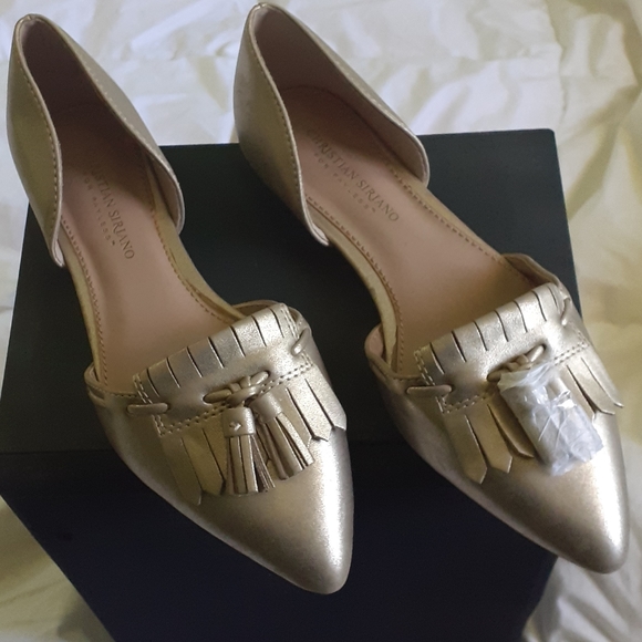 Gold Pointed Toe Flats by Christian Siriano - Picture 4 of 6